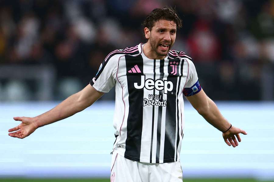 Juventus close in on Manuel Locatelli contract renewal Juventus close in on Manuel Locatelli contract renewal