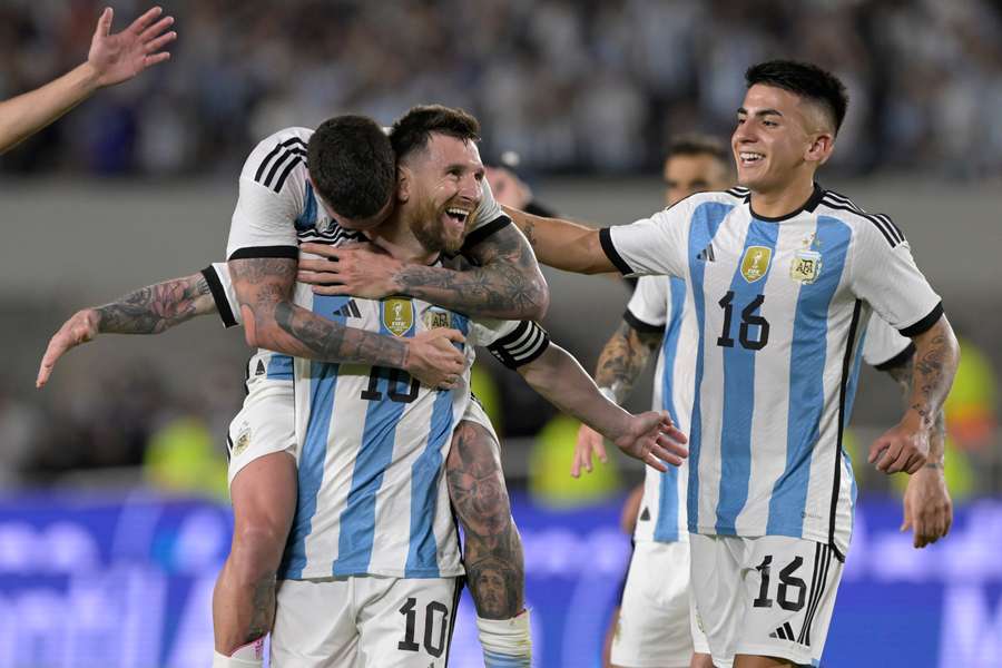 Messi anotou golaço de falta no último jogo