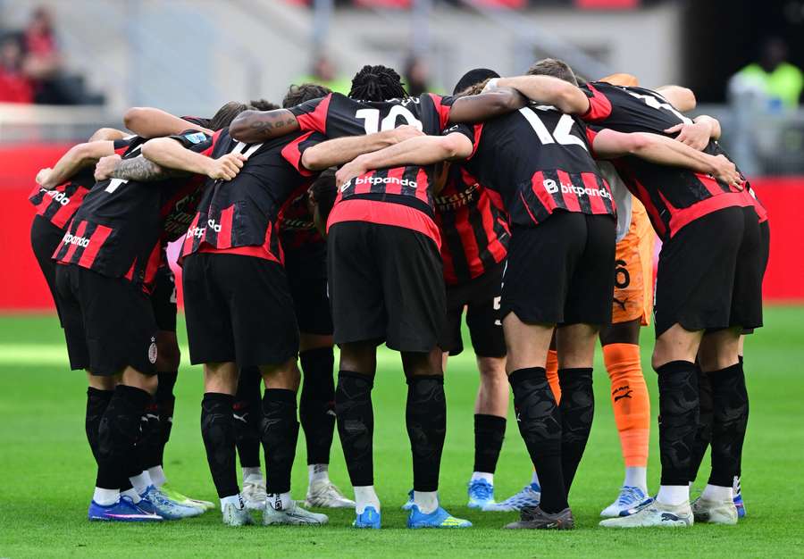 Il Milan prima del fischio d'inizio