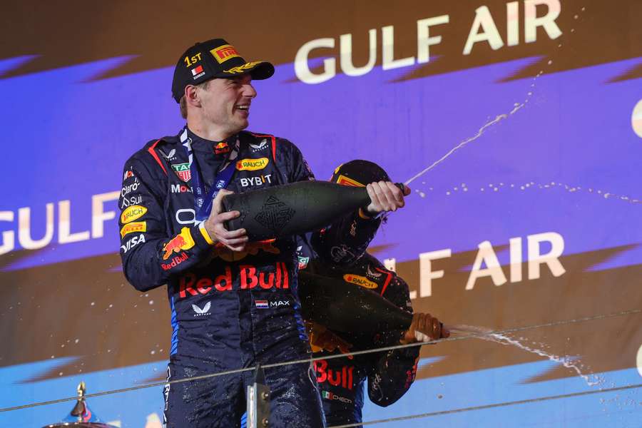 Verstappen jubelt über den Sieg beim Formel 1 GP Bahrain
