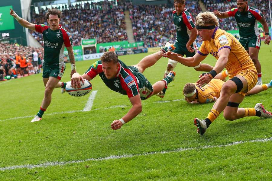 Leicester's Freddie Steward scores a try against Northampton Saints on Saturday