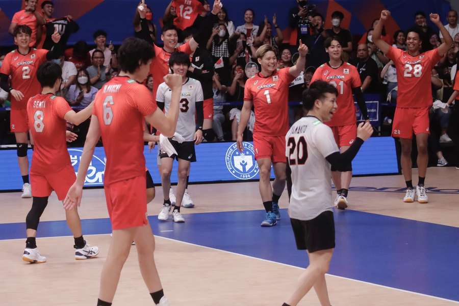 De Nederlandse volleyballers zijn er in het Filipijnse Pasay City niet in geslaagd de zegereeks van Japan te stuiten