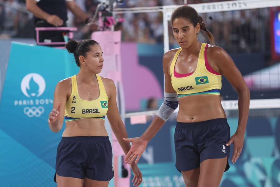 Ana Patrícia e Duda estão garantidas nas oitavas do vôlei de praia