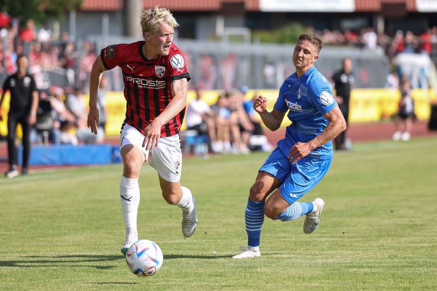 Tobias Bech i aktion for Ingolfstadt i den tredje Bundesliga