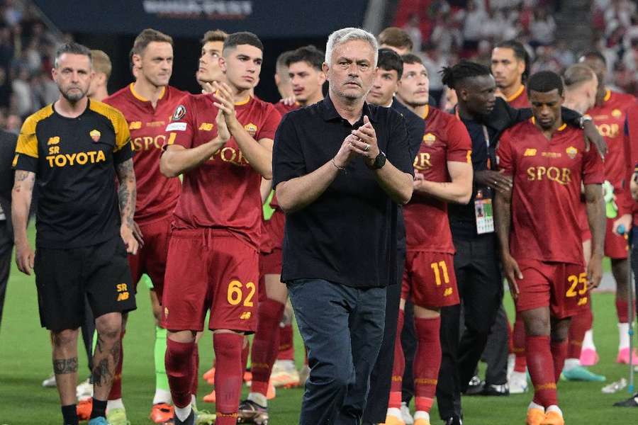 Roma, de José Mourinho, vai em busca de vaga na Liga Europa da próxima temporada