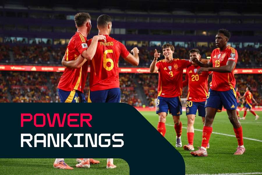 Los jugadores de España celebran un gol de Mikel Merino en Valladolid ante Bulgaria