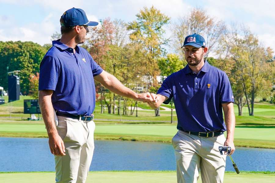 Cantlay choca el puño con Burns