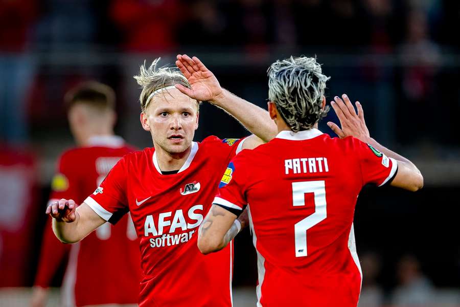 Exostravský Matěj Šín slaví v dresu Alkmaaru gól v duelu Konferenční ligy se Šachtarem.