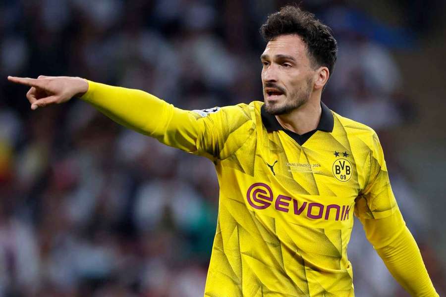 Mats Hummels wciąż nie znalazł nowego klubu po zakończeniu kariery w Dortmundzie.