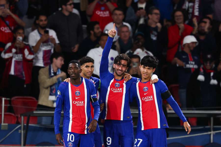 L'attaquant du Paris Saint-Germain Ferran Torres célèbre son deuxième but, le quatrième de son équipe, avec Ousmane Dembélé, Achraf Hakimi et Dro Fernández lors du match de Ligue des champions entre le Paris Saint-Germain et le Slovan Bratislava au Parc des Princes, le 9 septembre 2026. L'attaquant du Paris Saint-Germain Ferran Torres célèbre son deuxième but, le quatrième de son équipe, avec Ousmane Dembélé, Achraf Hakimi et Dro Fernández lors du match de Ligue des champions entre le Paris Saint-Germain et le Slovan Bratislava au Parc des Princes, le 9 septembre 2026.