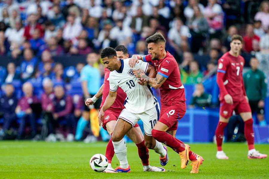 Anglia învinge Serbia cu 1-0 după golul lui Bellingham