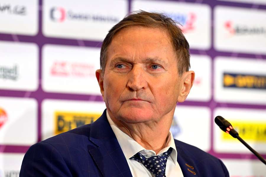 Alois Hadamczik na tiskové konferenci.