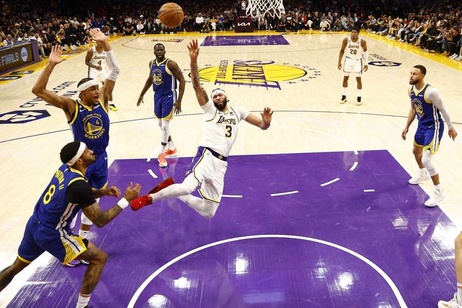 Anthony Davis in actie tegen Golden State