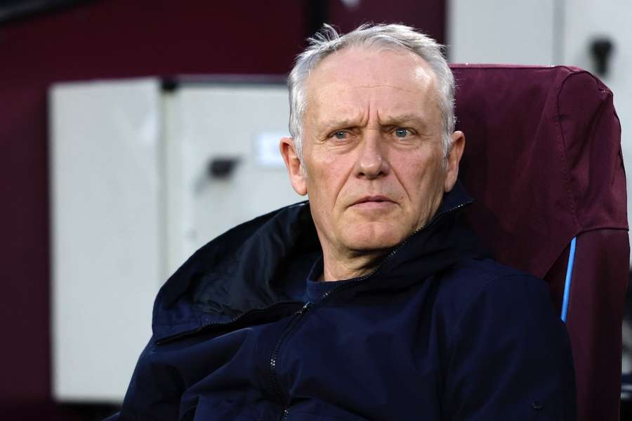 Christian Streich hat beim 0:5-Aus in der Europa League mit seinen Freiburgern einen bitteren Abend erlebt.