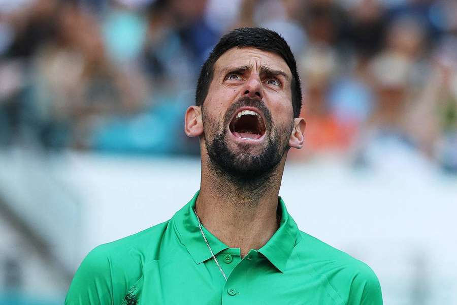 Novak Djokovic luta para se manter no topo