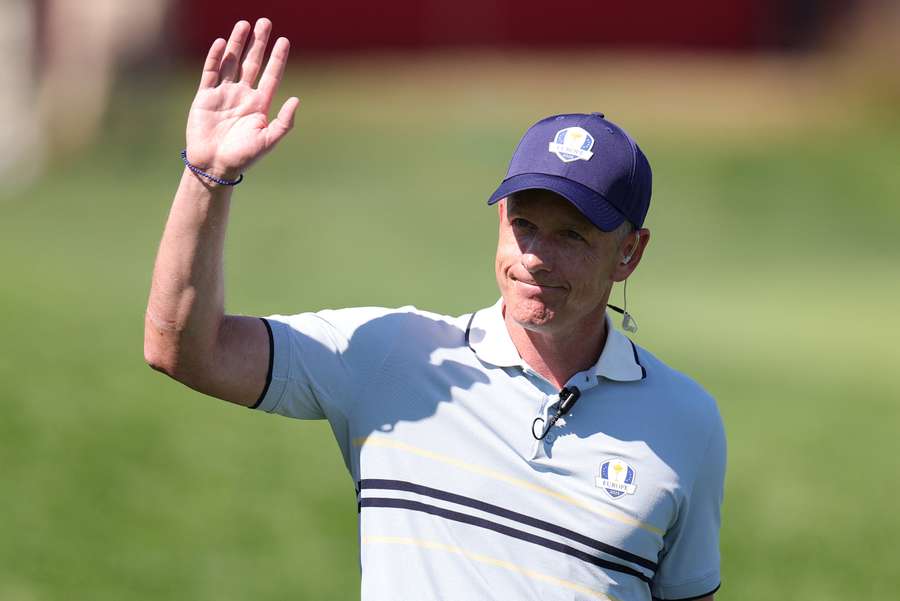 Europe captain Luke Donald waves to the crowd at the first hole of the 2025 Ryder Cup