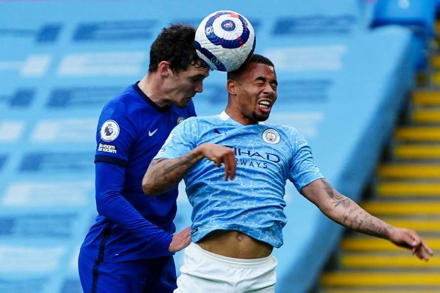 Andreas Christensen i nærkamp med Gabriel Jesus