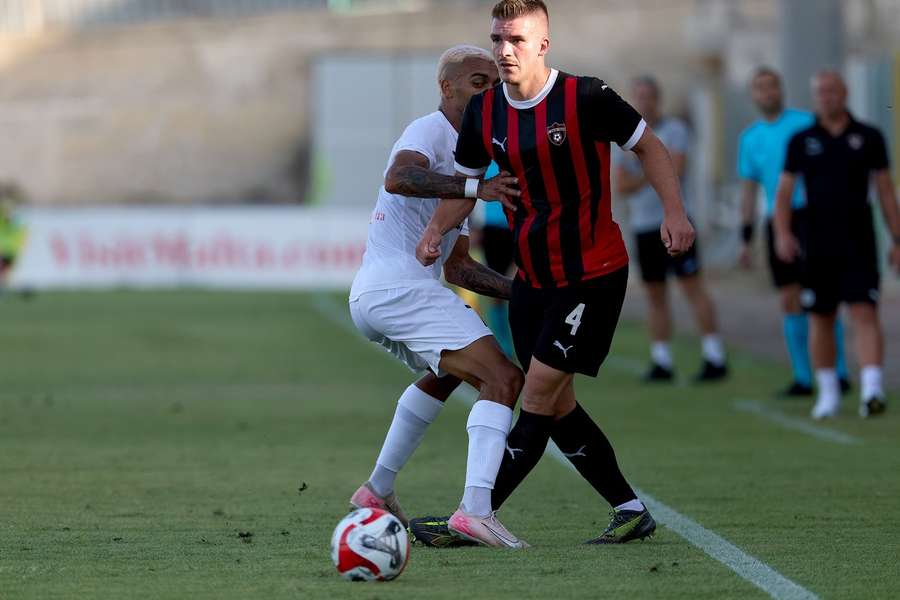 Libor Holík (vpravo) dal gól a pomohl Trnavě k postupu do dalšího předkola KL. Libor Holík (vpravo) dal gól a pomohl Trnavě k postupu do dalšího předkola KL.