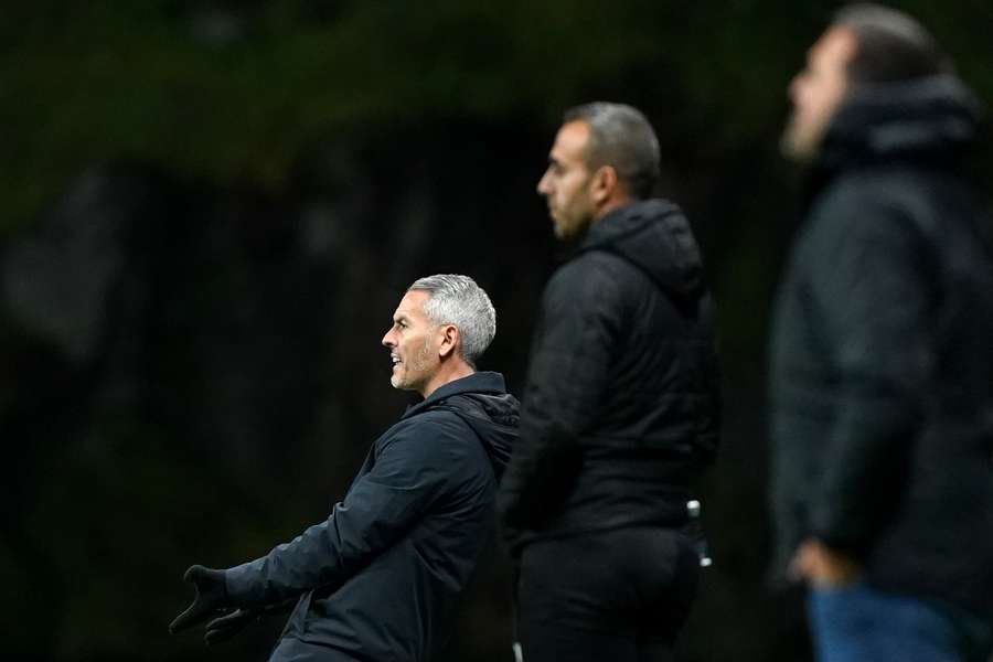 Carlos Vicens diante do Santa Clara Carlos Vicens diante do Santa Clara