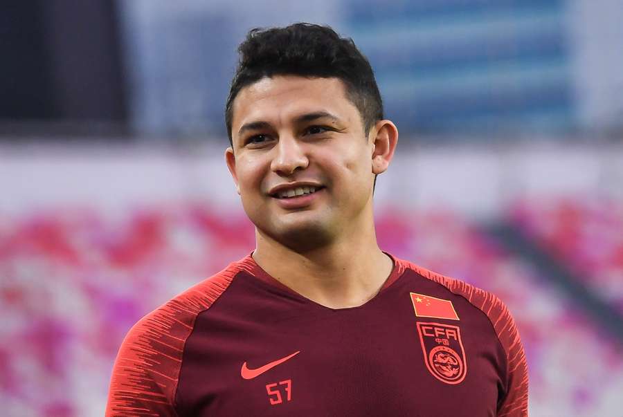 Elkeson durante um treino com a seleção chinesa