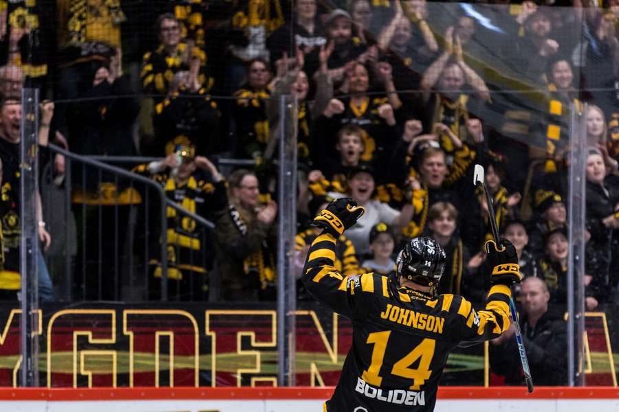 Andreas Johnsson scored the latest of late winning goals