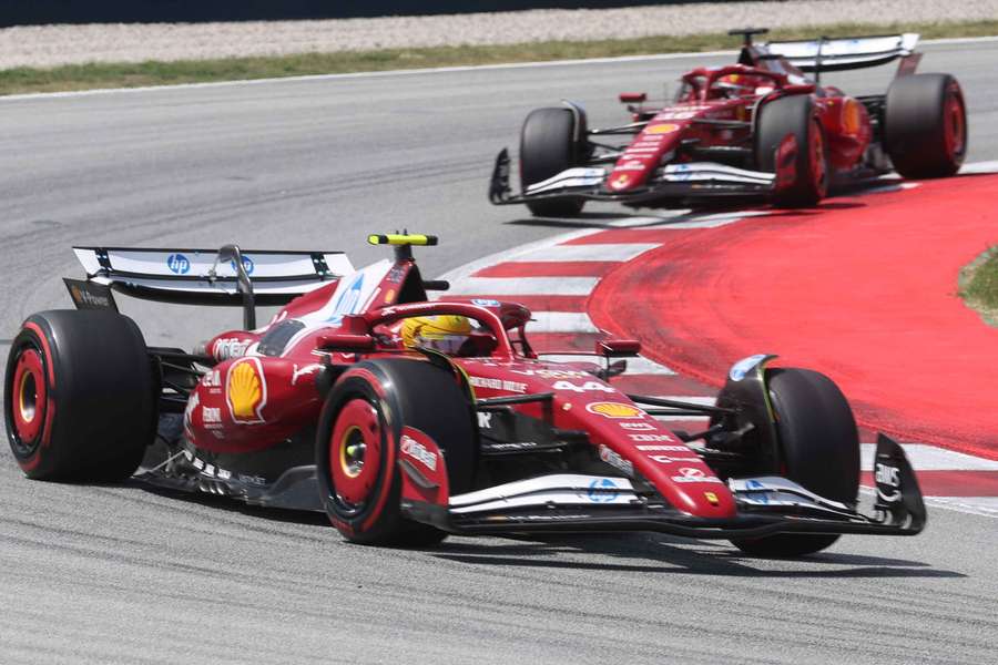 Sainz: Hamiltonowi trudno się przystosować do nowego teamu
