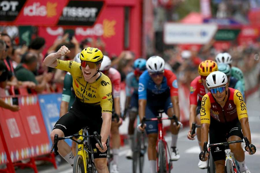 Matthew Brennan celebra su victoria al sprint Matthew Brennan celebra su victoria al sprint