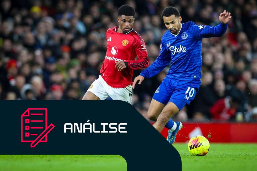 O médio do Everton, Iliman Ndiaye, disputa a bola com Amad Diallo, do Manchester United O médio do Everton, Iliman Ndiaye, disputa a bola com Amad Diallo, do Manchester United