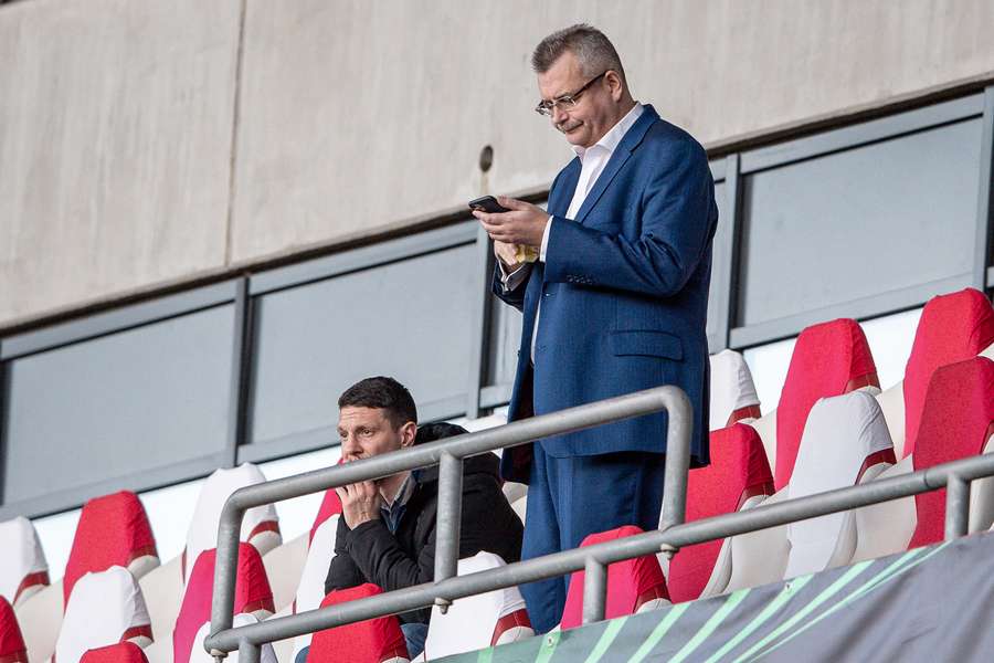 Šéf Slavie Jaroslav Tvrdík jde po ostudě v derby do války s Tribunou Sever.