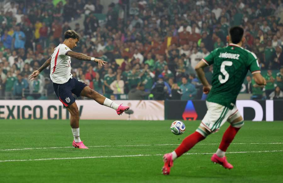 England's Nico O'Reilly shoots at goal