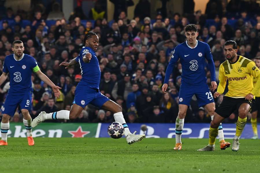 Raheem Sterling scorer Chelseas første mål. Raheem Sterling scorer Chelseas første mål.