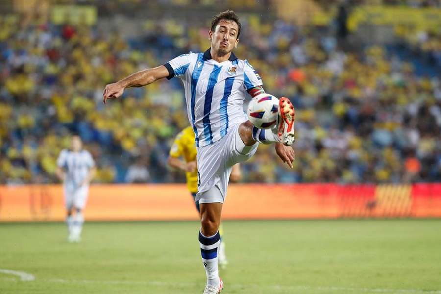 Real Sociedad attacker Oyarzabal suffers ankle injury with Spain