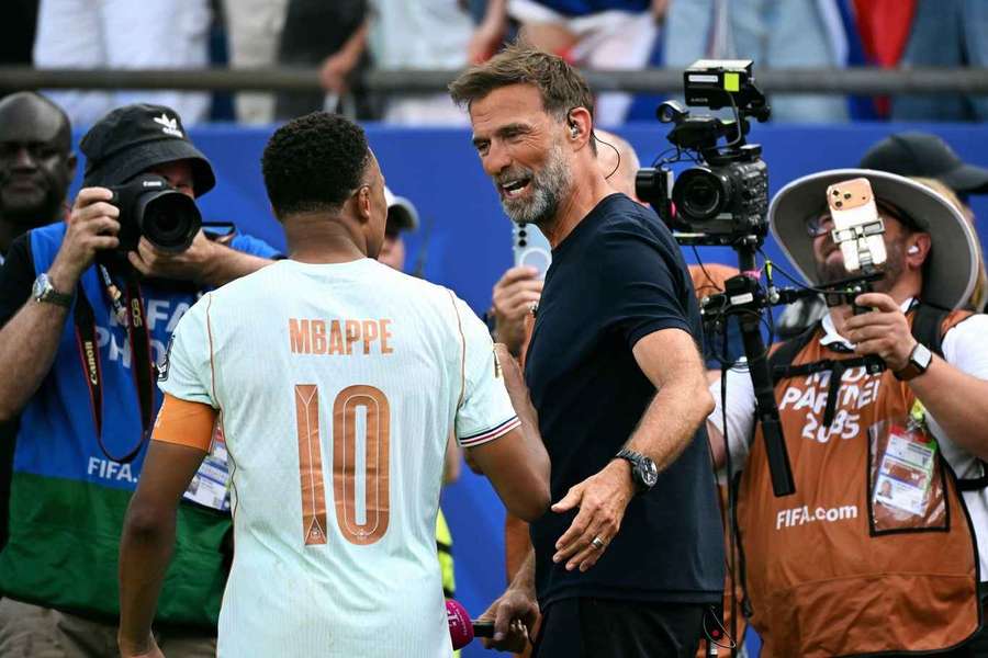 Mbappé (l.) und Klopp trafen sich bei der WM wieder Mbappé (l.) und Klopp trafen sich bei der WM wieder