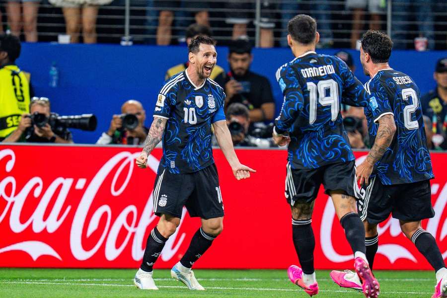 Messi înscrie și duce Argentina în șaisprezecimi