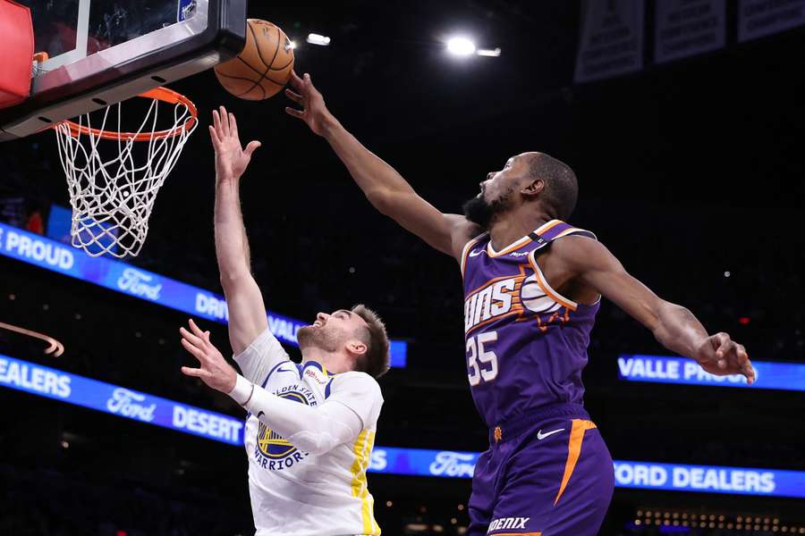 Durant busca el tapón.