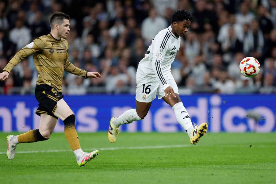 Endrick fez golaço de cobertura em Real Madrid x Real Sociedad