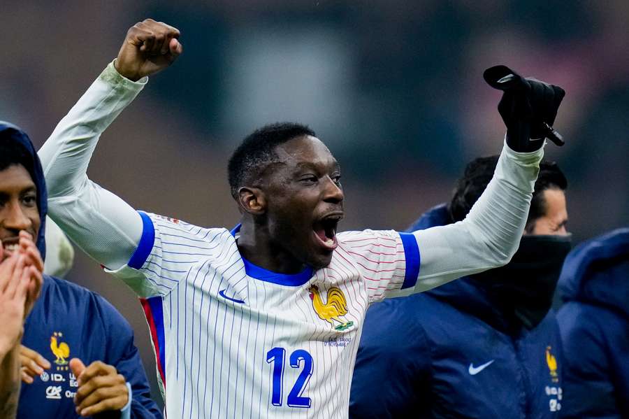 Kolo Muani con i Bleus in autunno