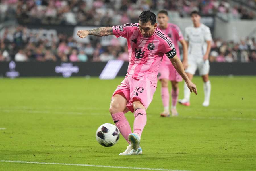 Lionel Messi, cette nuit. Lionel Messi, cette nuit.