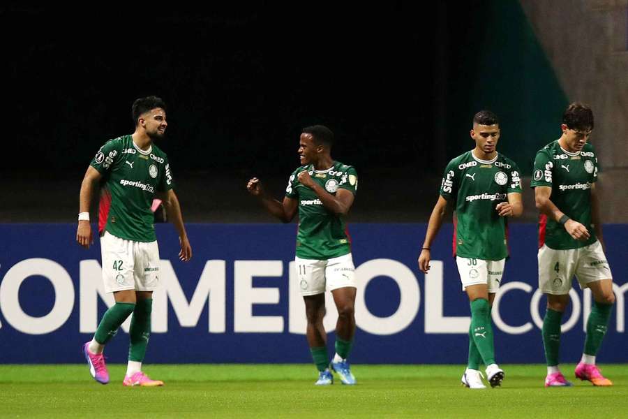 El Palmeiras, con un gran Flaco López, golea al Junior y ya está en octavos (4-1) El Palmeiras, con un gran Flaco López, golea al Junior y ya está en octavos (4-1)
