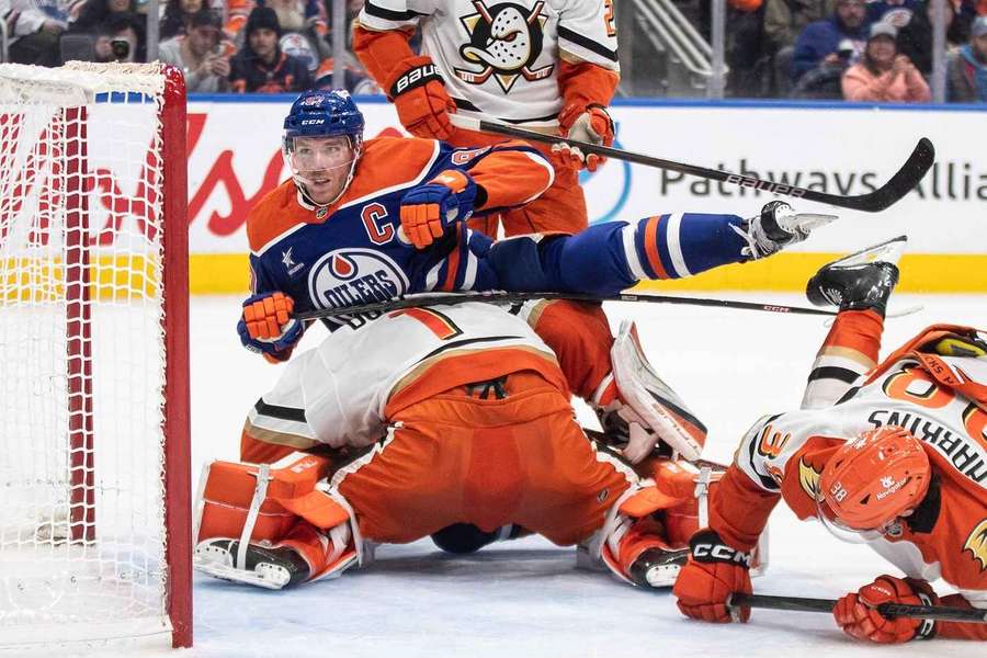 Dostál měl proti Edmontonu spoustu práce.