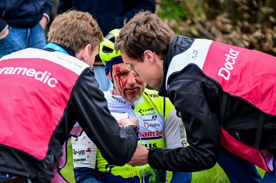 Taco van der Hoorn kwam april vorig jaar hard ten val in de Ronde van Vlaanderen