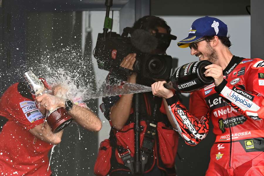 Pecco Bagnaia festeggia la vittoria a Jerez