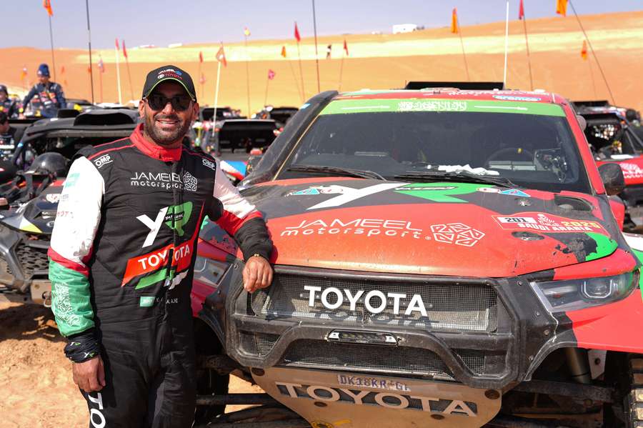 La Saoudien Yazeed al-Rajhi et sa voiture, après sa victoire, ce vendredi. La Saoudien Yazeed al-Rajhi et sa voiture, après sa victoire, ce vendredi.