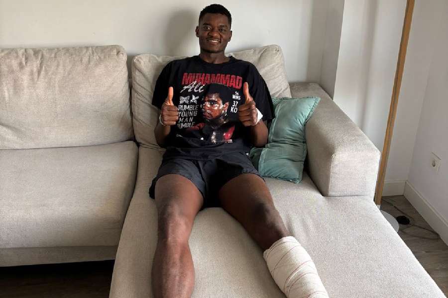 Yannick Nzosa, con una sonrisa a pesar de su lesión