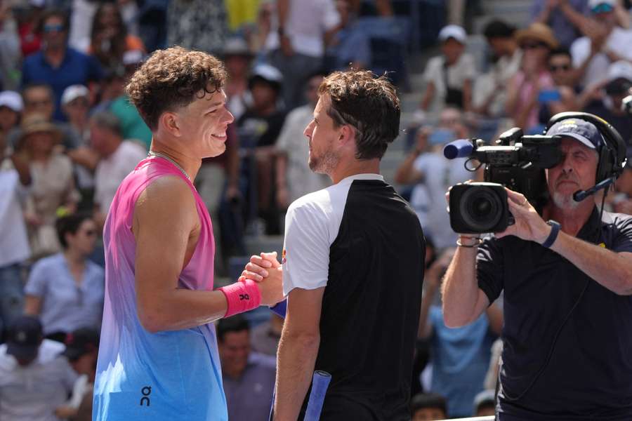 Ben Shelton cumprimenta Dominic Thiem