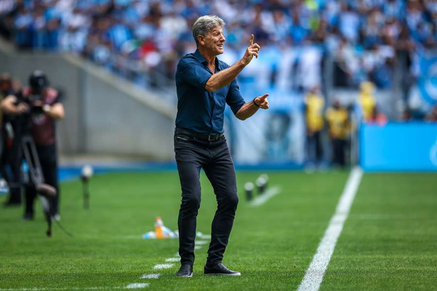 Técnico pediu para sair do clube