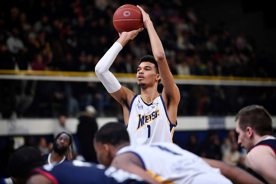 El baloncesto francés disfruta con asombro del huracán Victor Wembanyama