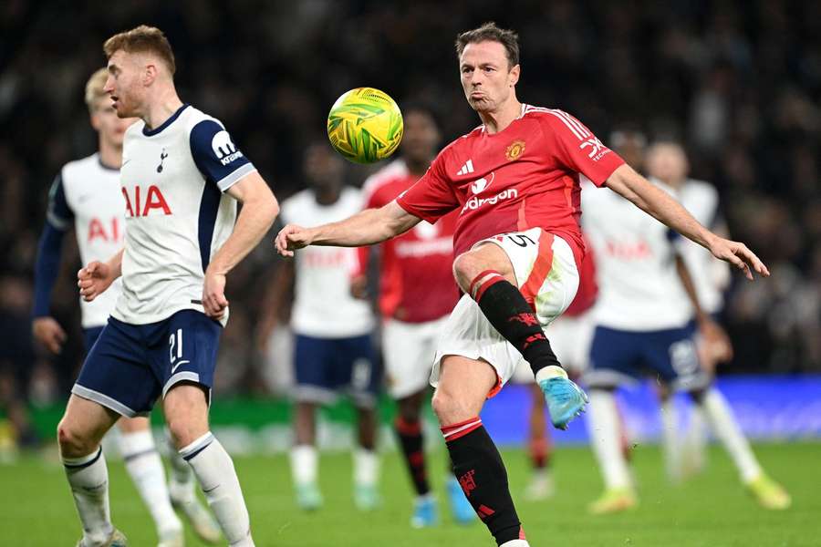 Jonny Evans fez 12 jogos esta época