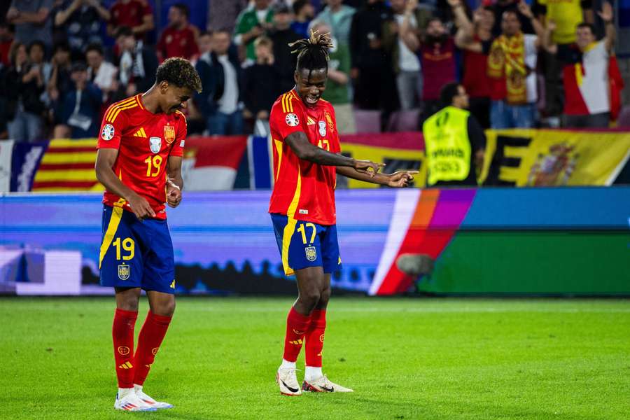Lamine Yamal y Nico Williams celebran el 3-1 de España a Georgia