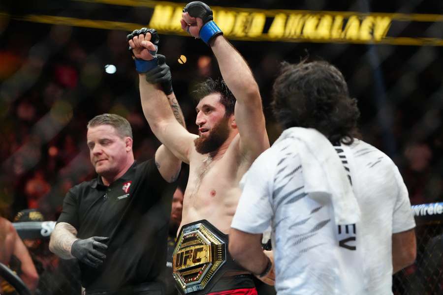 Magomed Ankalaev dethrones Alex Pereira to become UFC light heavyweight ...